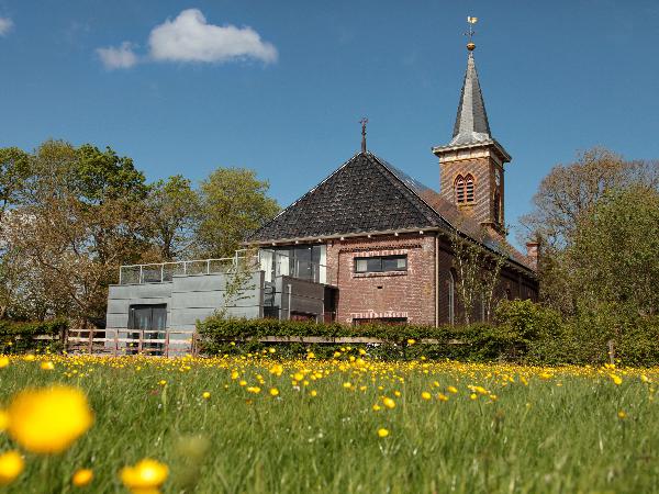 Unieke sfeer tussen orgel en preekstoel.