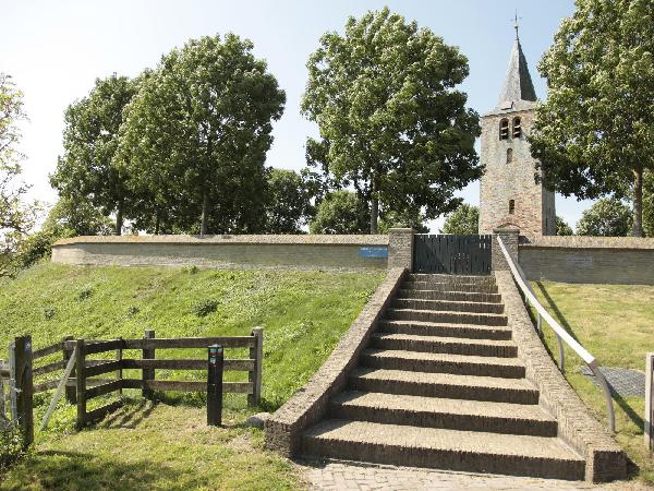 De andere kerktoren in de buurt van ievers